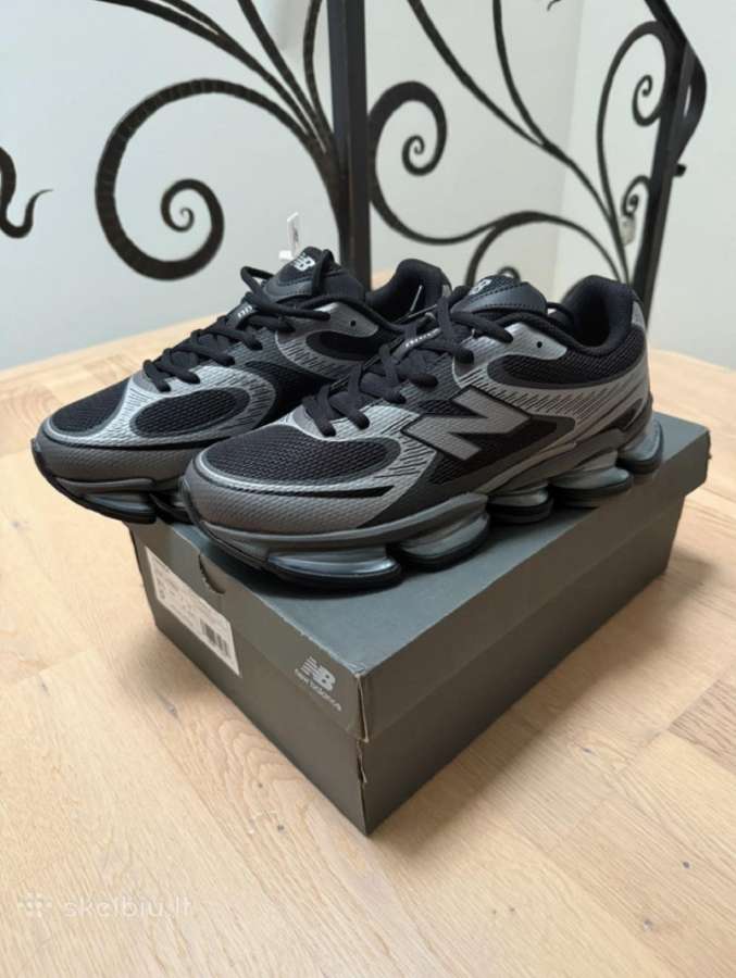 New Balance batai ir Burberry džemperis