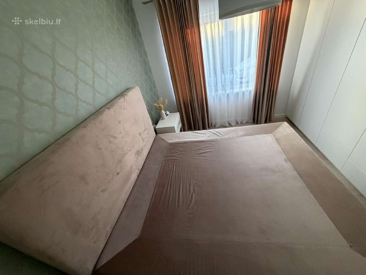 Parduodama „King Size“ miegamojo lova su čiu - nuotraukos Nr. 2