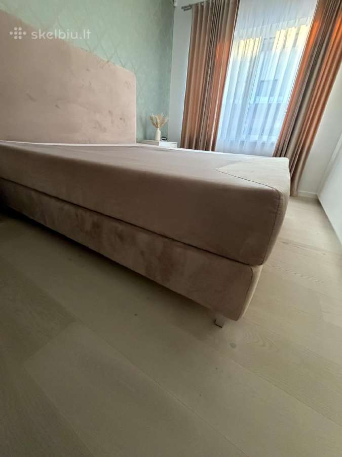 Parduodama „King Size“ miegamojo lova su čiu - nuotraukos Nr. 3