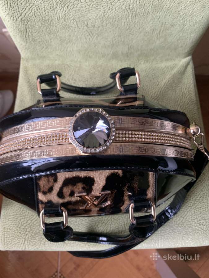 Moteriska rankine Louis Vuitton - nuotraukos Nr. 3