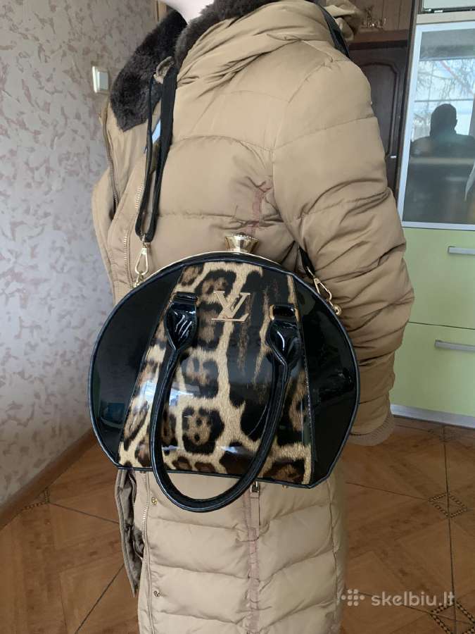 Moteriska rankine Louis Vuitton - nuotraukos Nr. 5