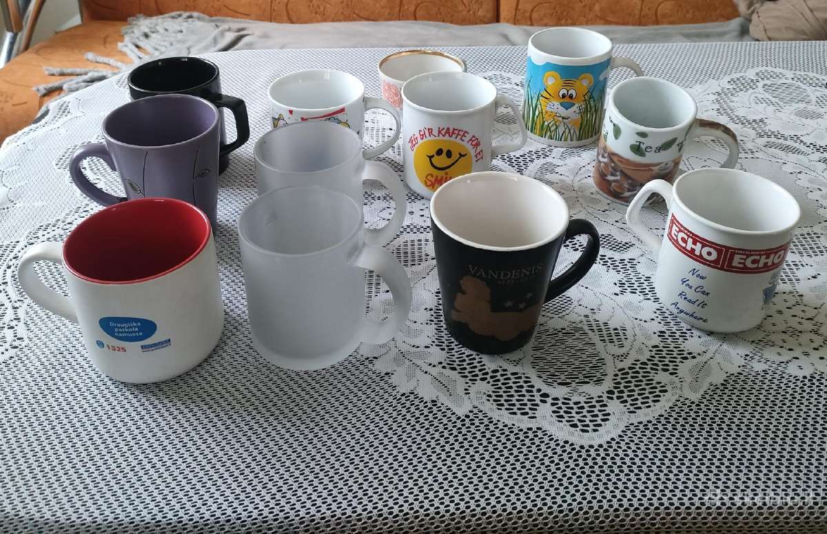 Įvairaus dizaino, dydžių puodeliai