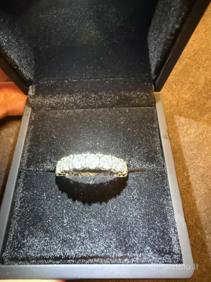 Balto aukso žiedas su deimantais (4,66ct)