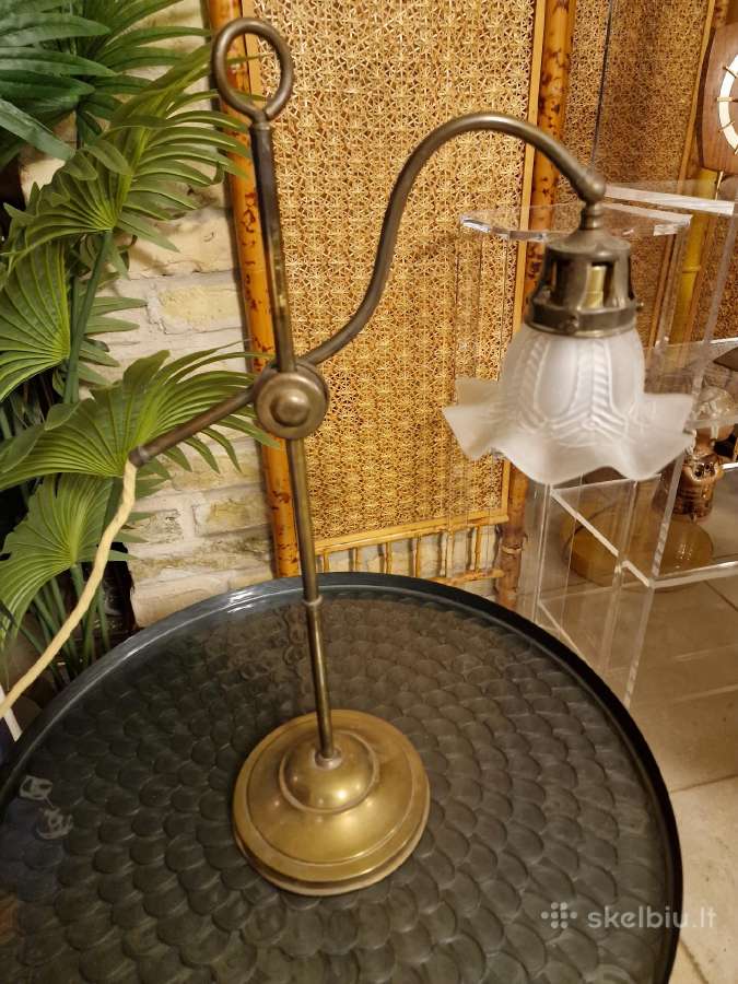 Vintažinė Art Nouveau žalvarinė stalo lempa