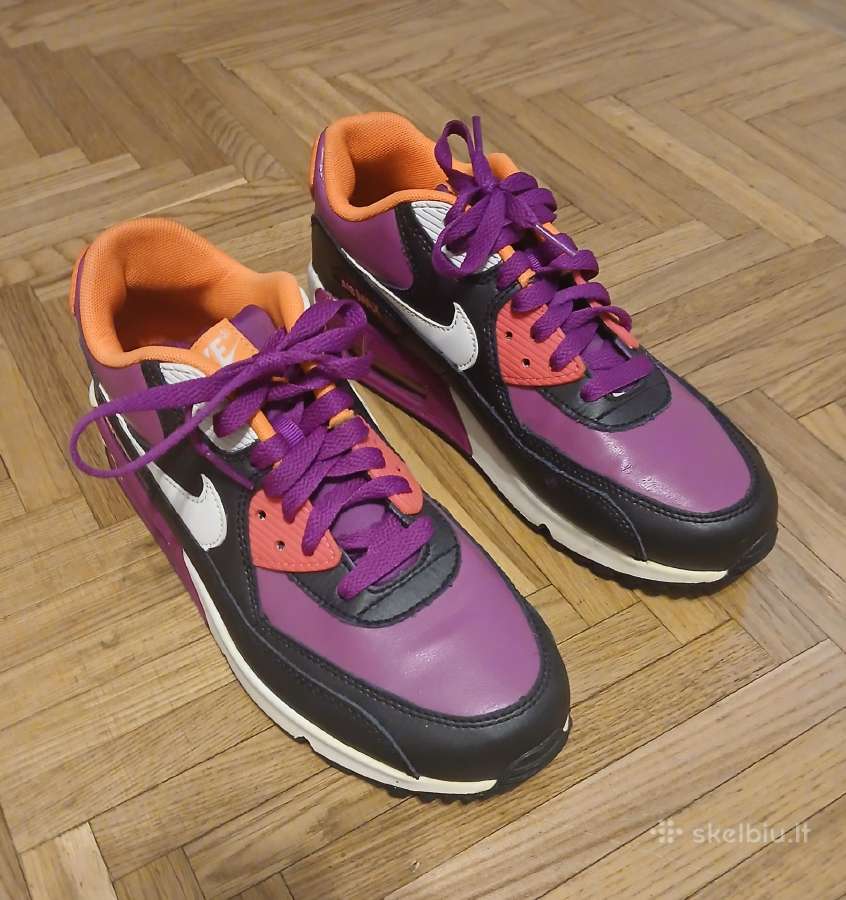 Parduodami Nike batai vaikams.