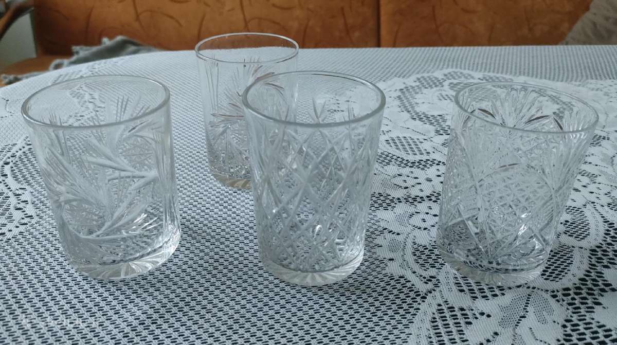 Geros stiklinės 4vnt, ne visi vienodi