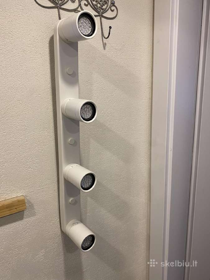 Šviestuvas su LED lemputėmis