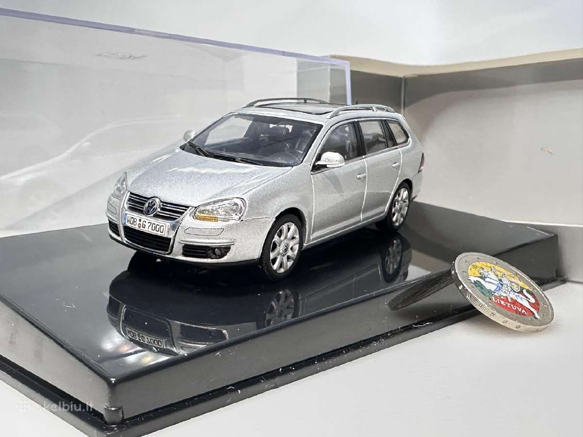 Volkswagen Golf V Variant sidabrinė 1:43 Autoart
