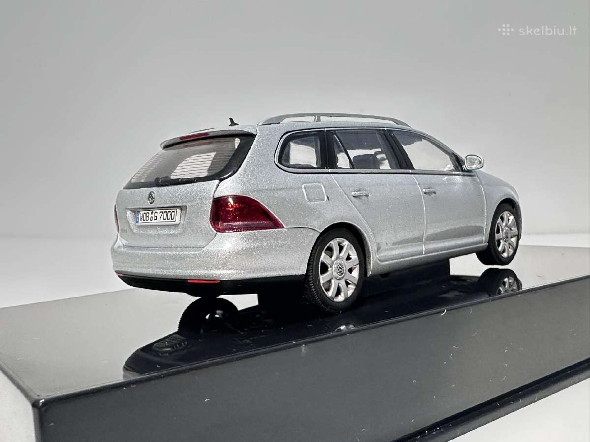 Volkswagen Golf V Variant sidabrinė 1:43 Autoart - nuotraukos Nr. 7