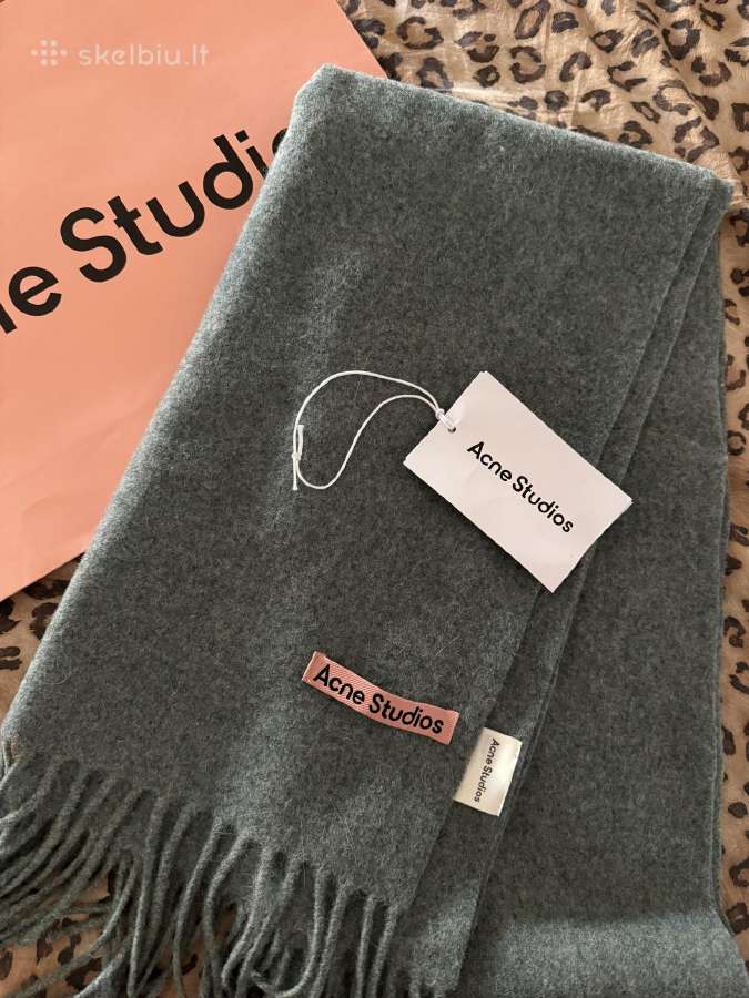Acne Studios salikas