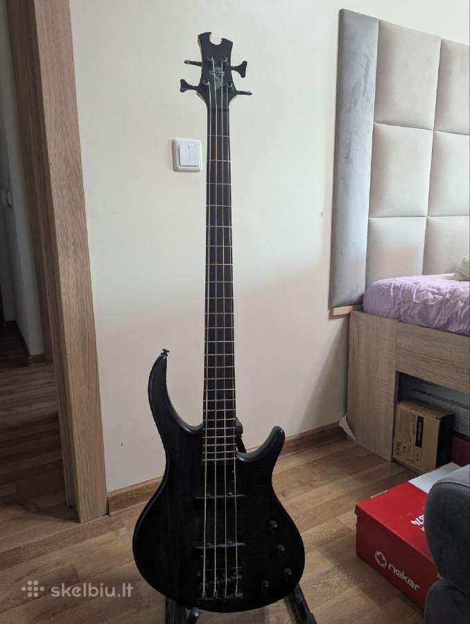 Toby By Tobias 4-string bass guitar