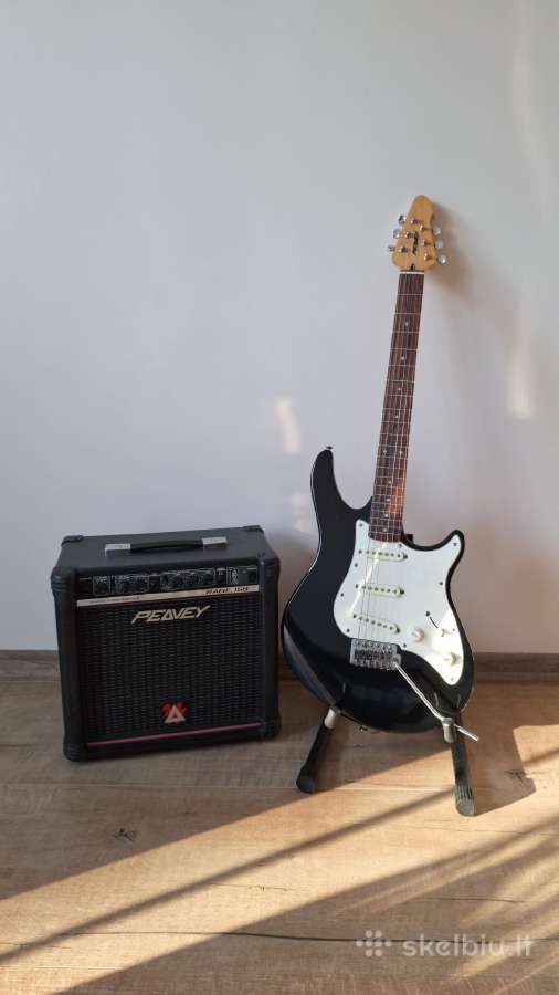 Peavey Rage 158 kubas su Peavey gitara