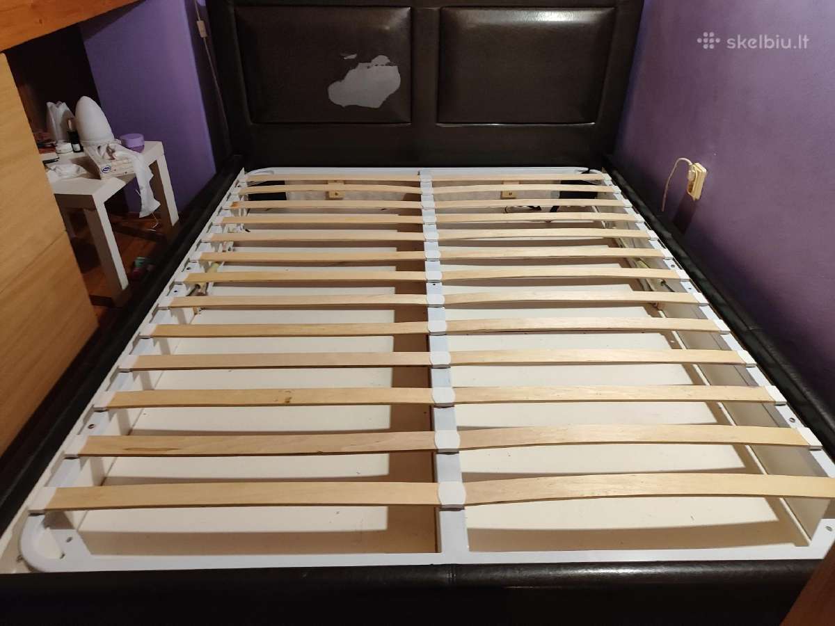 Dvigule 160x200 lova su grotelemis kurios pasikeli