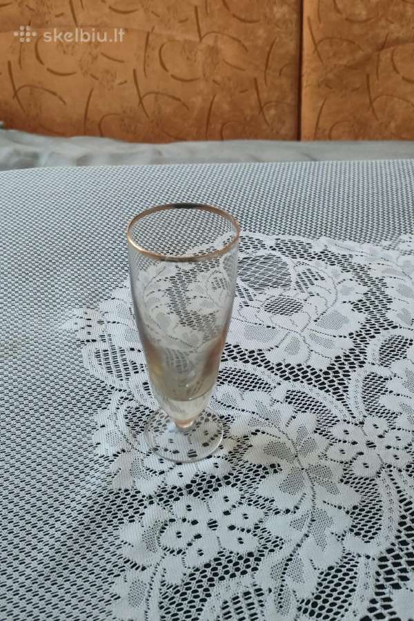 Maža stiklinė taurė, taurelė tik 1vnt :(