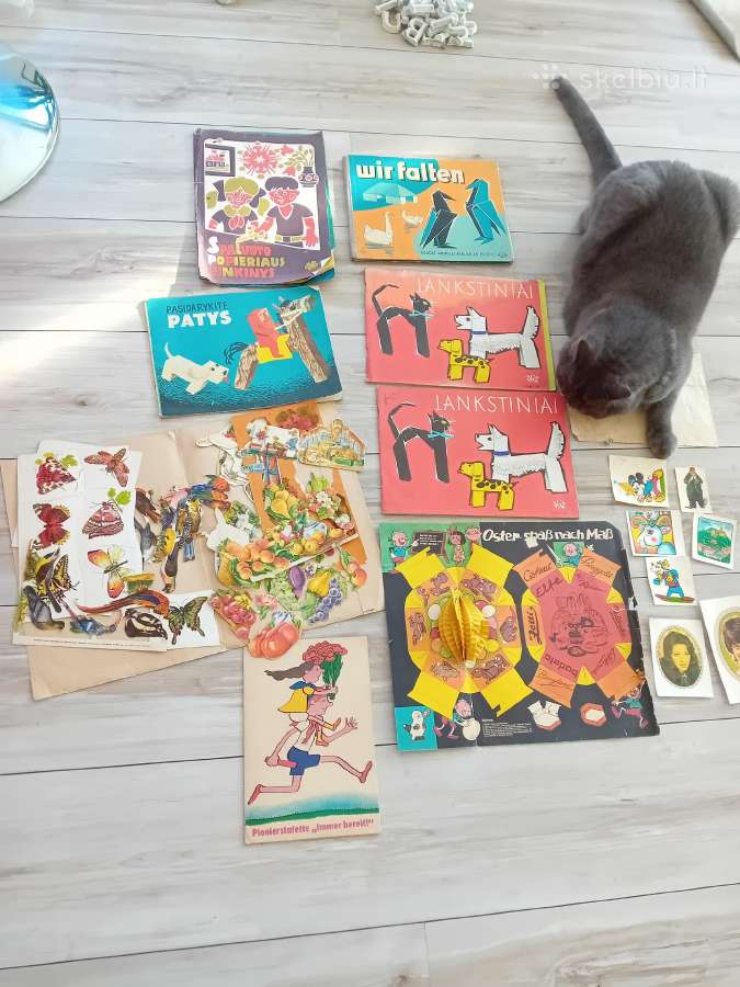 Knygu ir zurnalu stovai, seni laikrasciai,knygos - nuotraukos Nr. 24