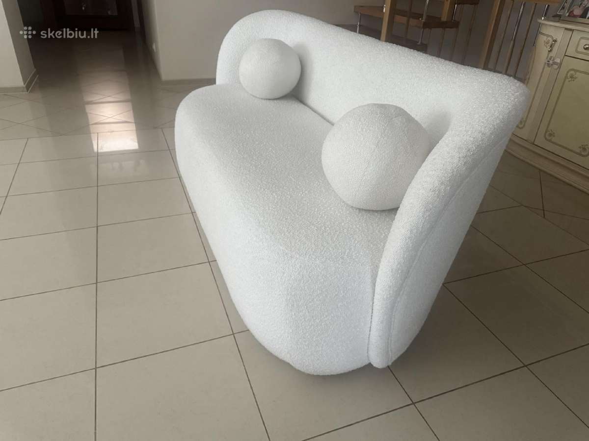 Moderni balta sofa su pagalvėlėmis - nuotraukos Nr. 4