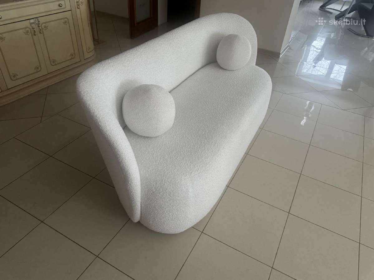Moderni balta sofa su pagalvėlėmis - nuotraukos Nr. 5
