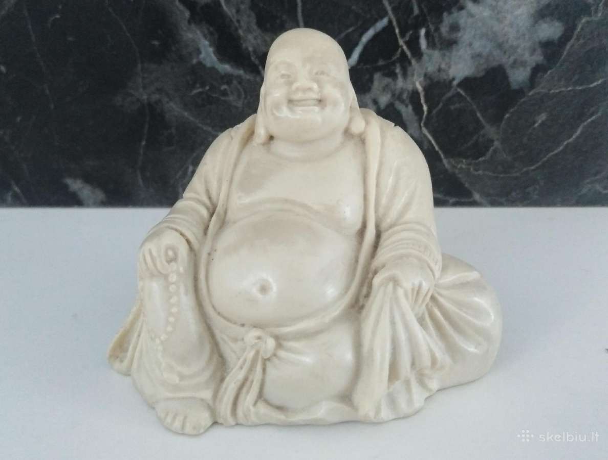 Sena Budos statulele besijuokiantis buda