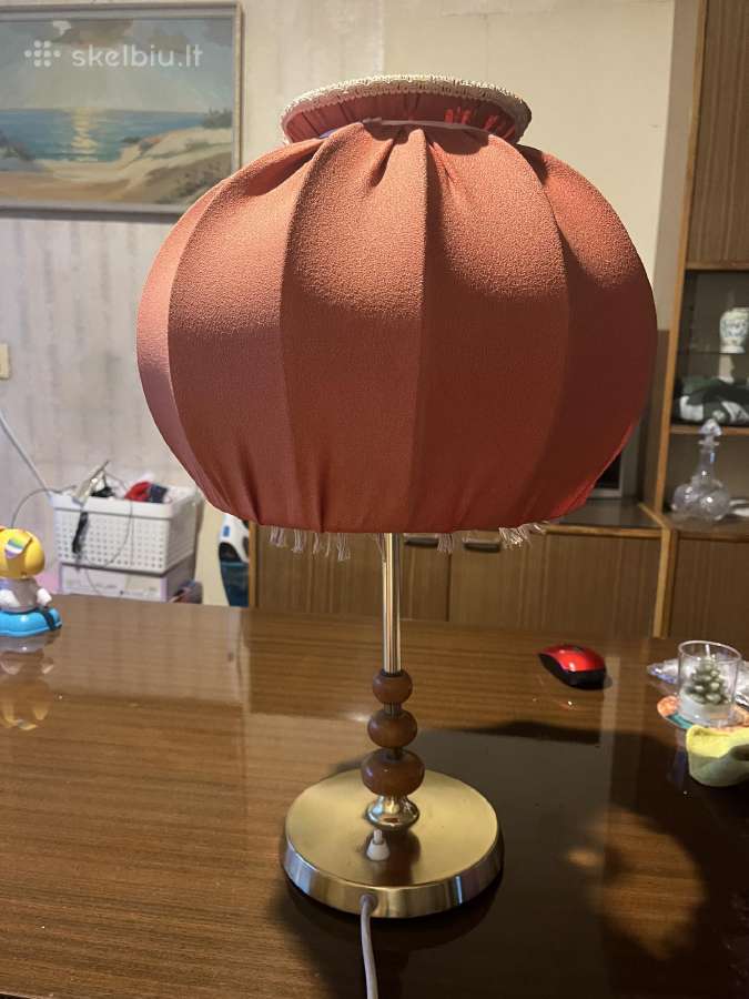 Vokiškas pastatomas šviestuvas