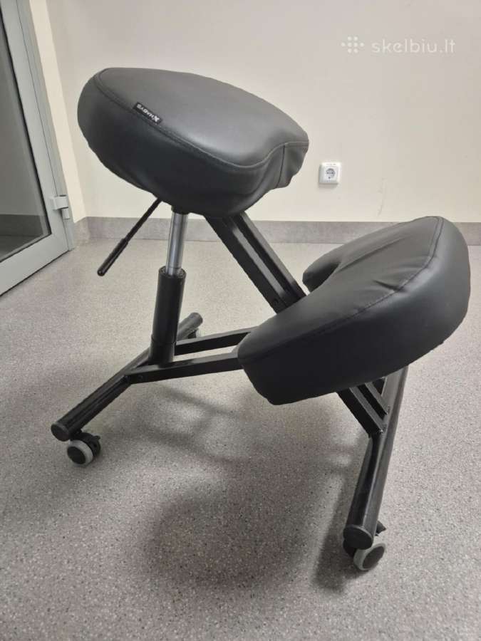 Klupama ergonominė kėdė
