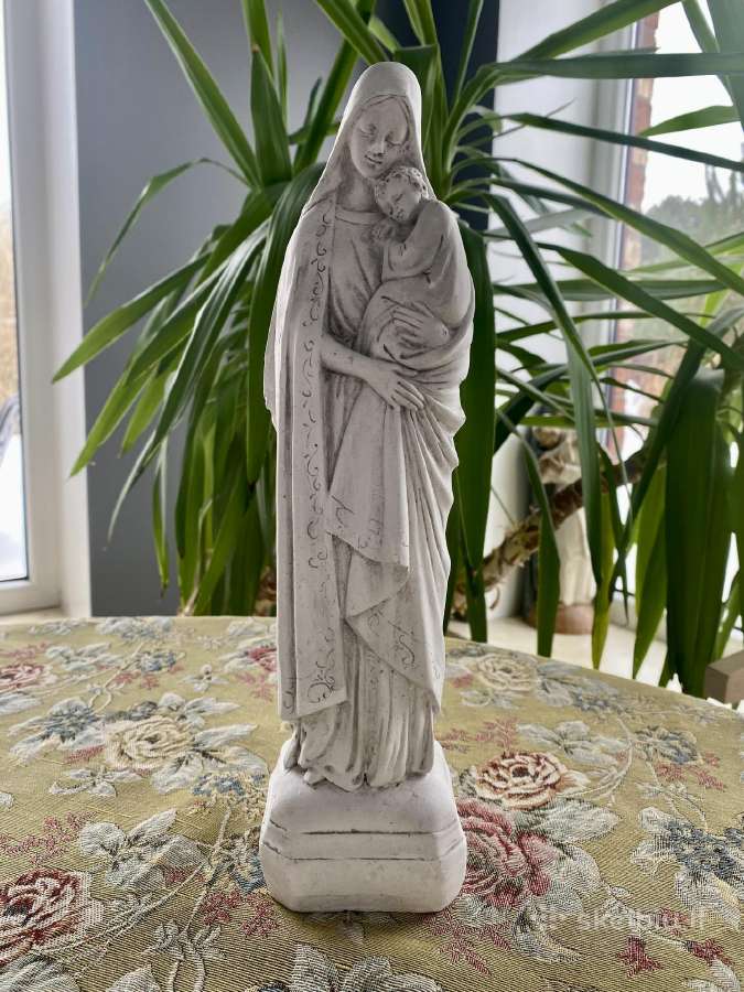 Vintažinė Mergelės Marijos su kūdikiu skulptūra