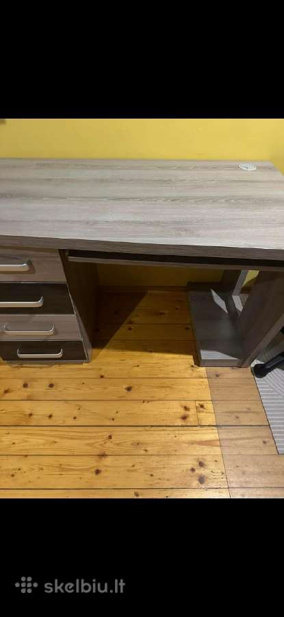 Rašomas stalas