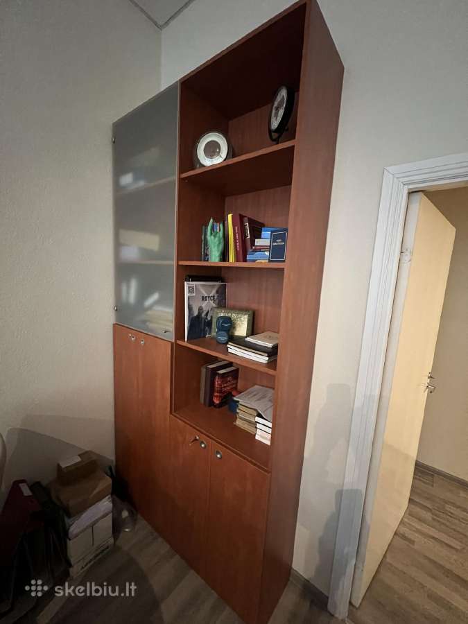 Parduodu Gurdos Knygų Spintas