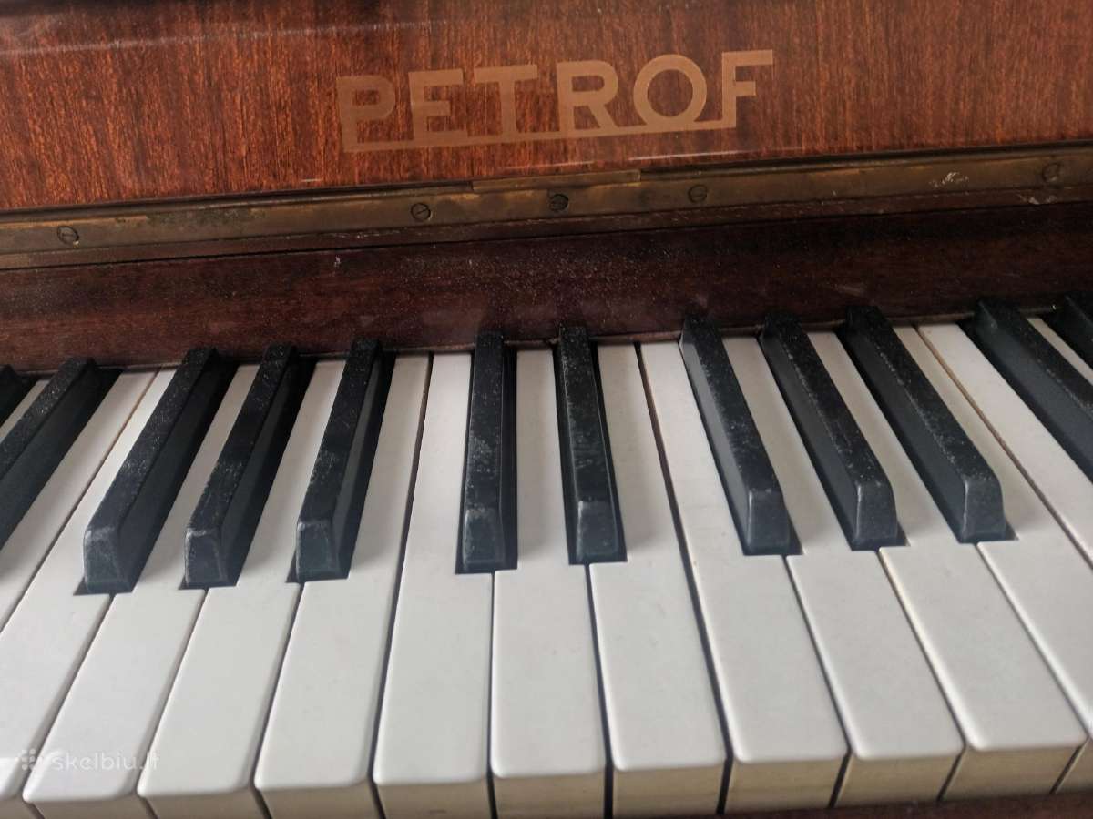 Pianinas Petrof