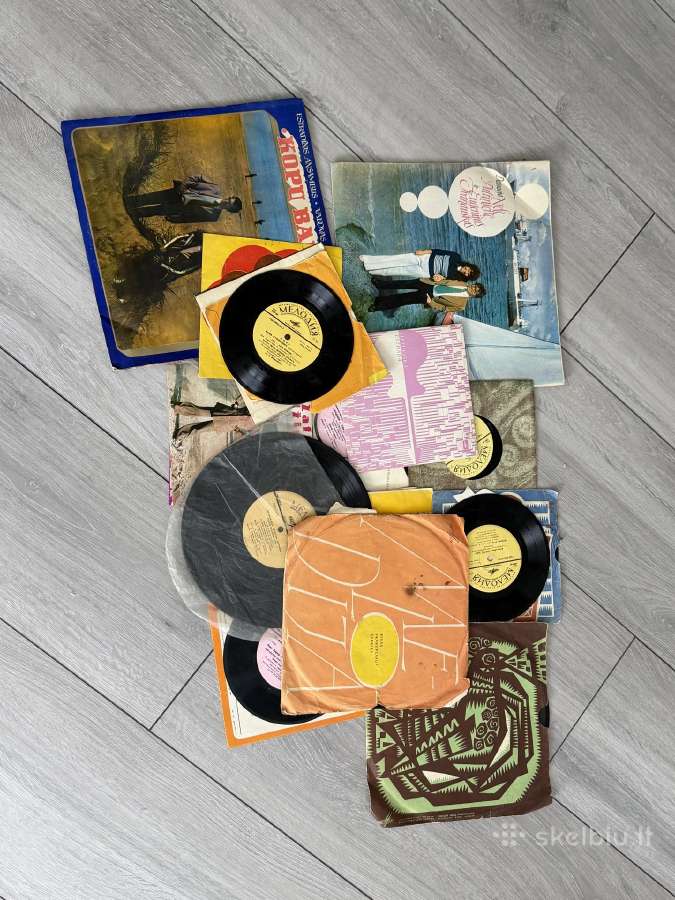 Senovinių vinilinių plokštelių rinkinys