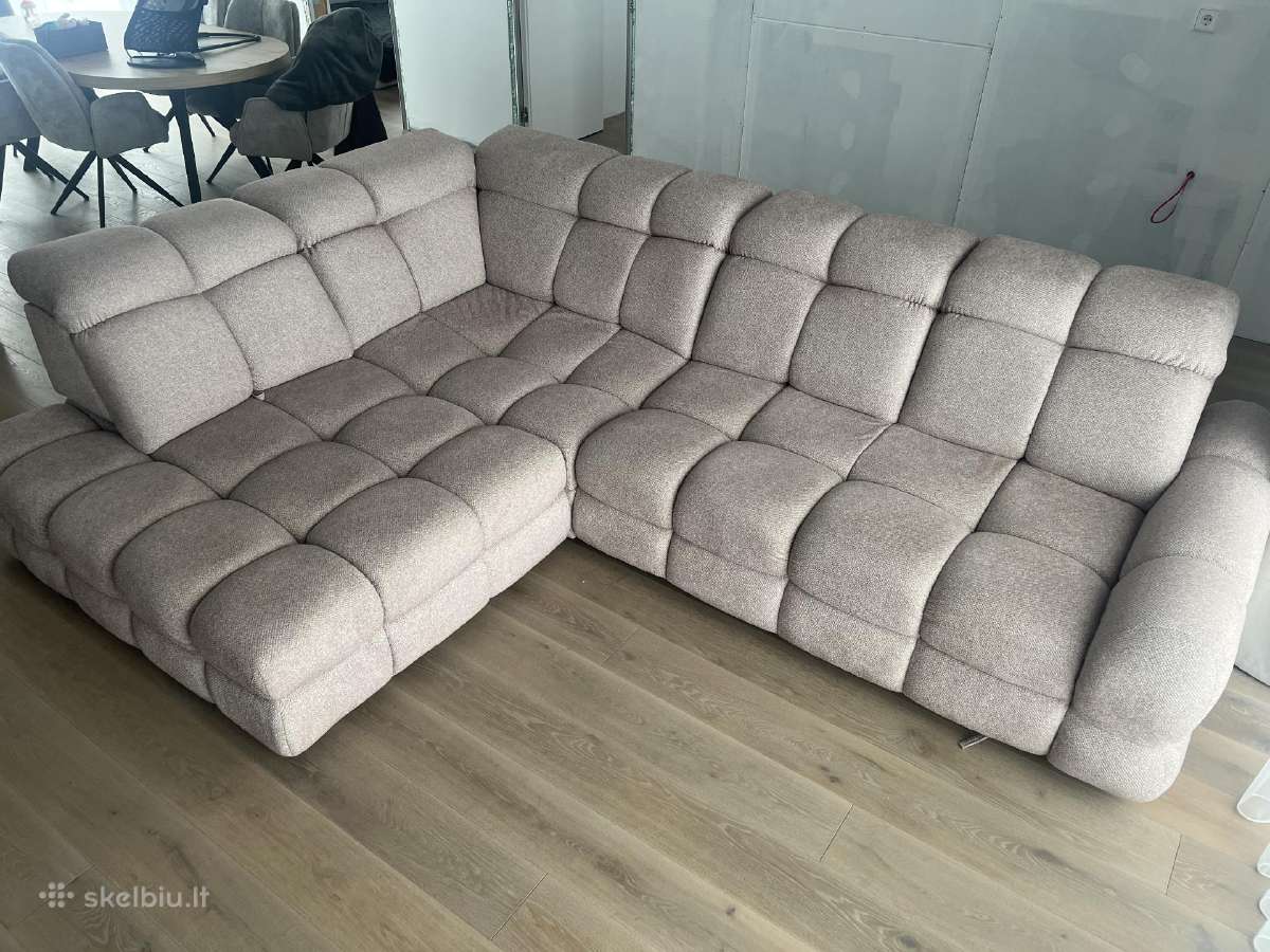 Parduodamas minkštas kampas su miegama dalimi