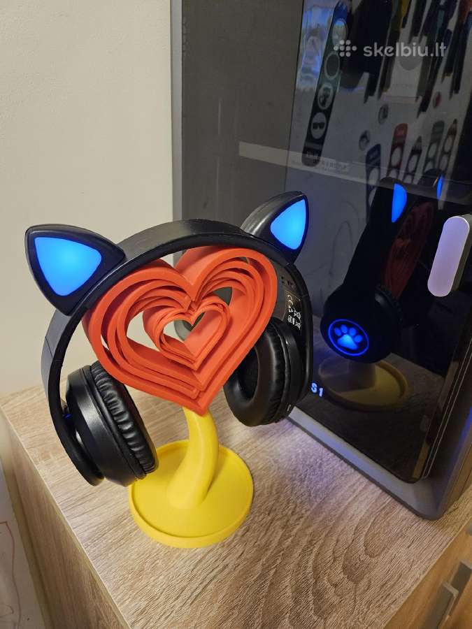 Ausiniu stovas širdele 3D spausdintas
