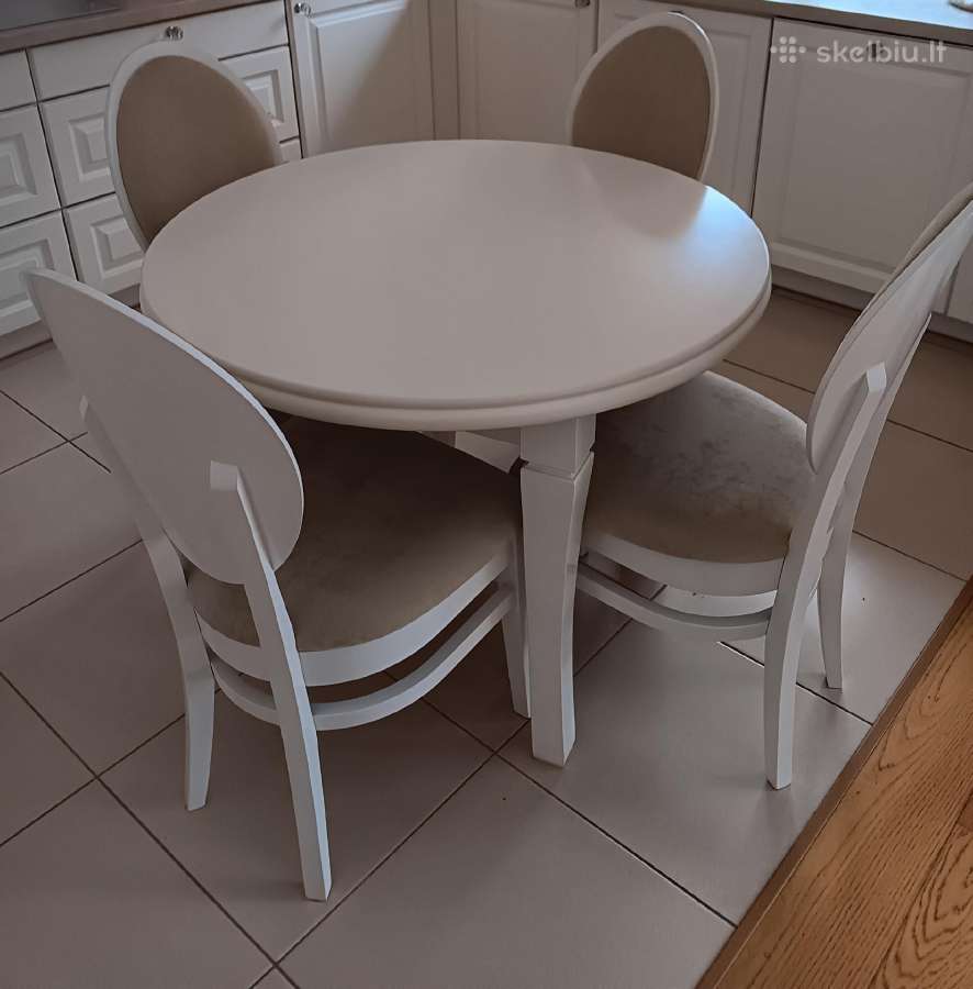 Parduodamas valgomojo komplektas
