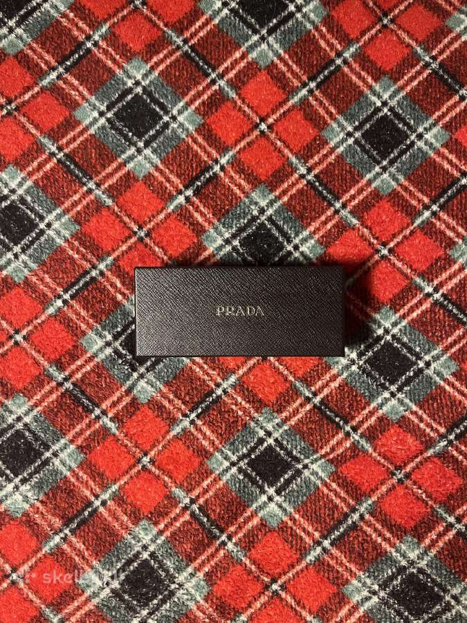 Prada akiniai.