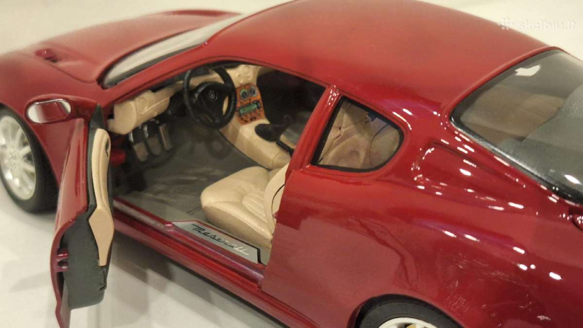Maserati 3200 GT (1998) 1:18 mastelio modeliukas - nuotraukos Nr. 5