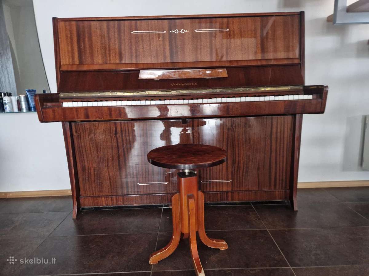 Dovanojame pianiną Fantazija su kėdute.