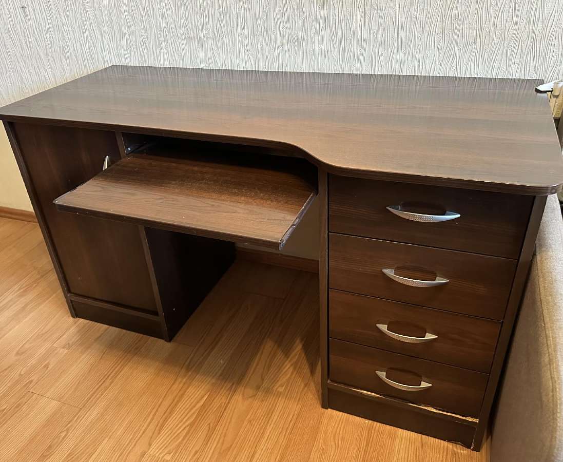Rašomas stalas