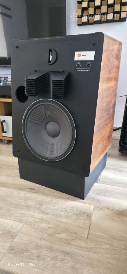 Kolonėlės Jbl L300