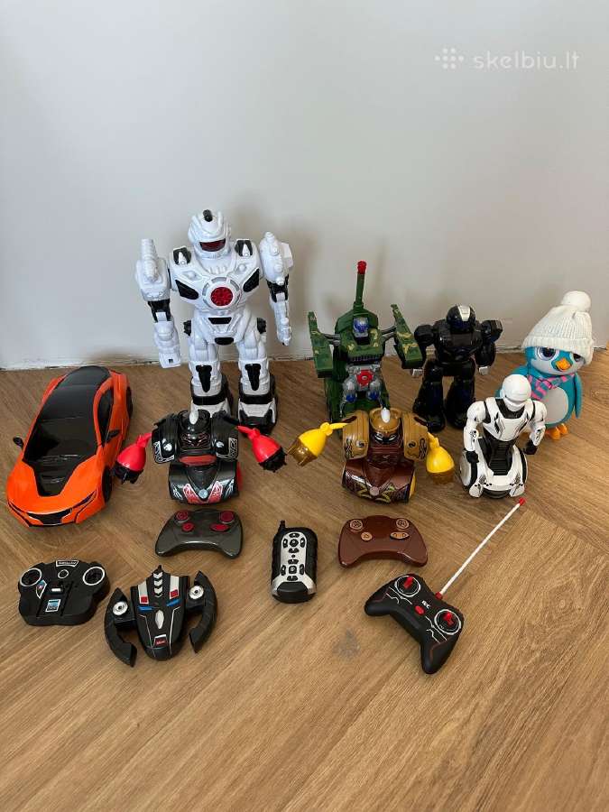 Valdomi robotai su mašina