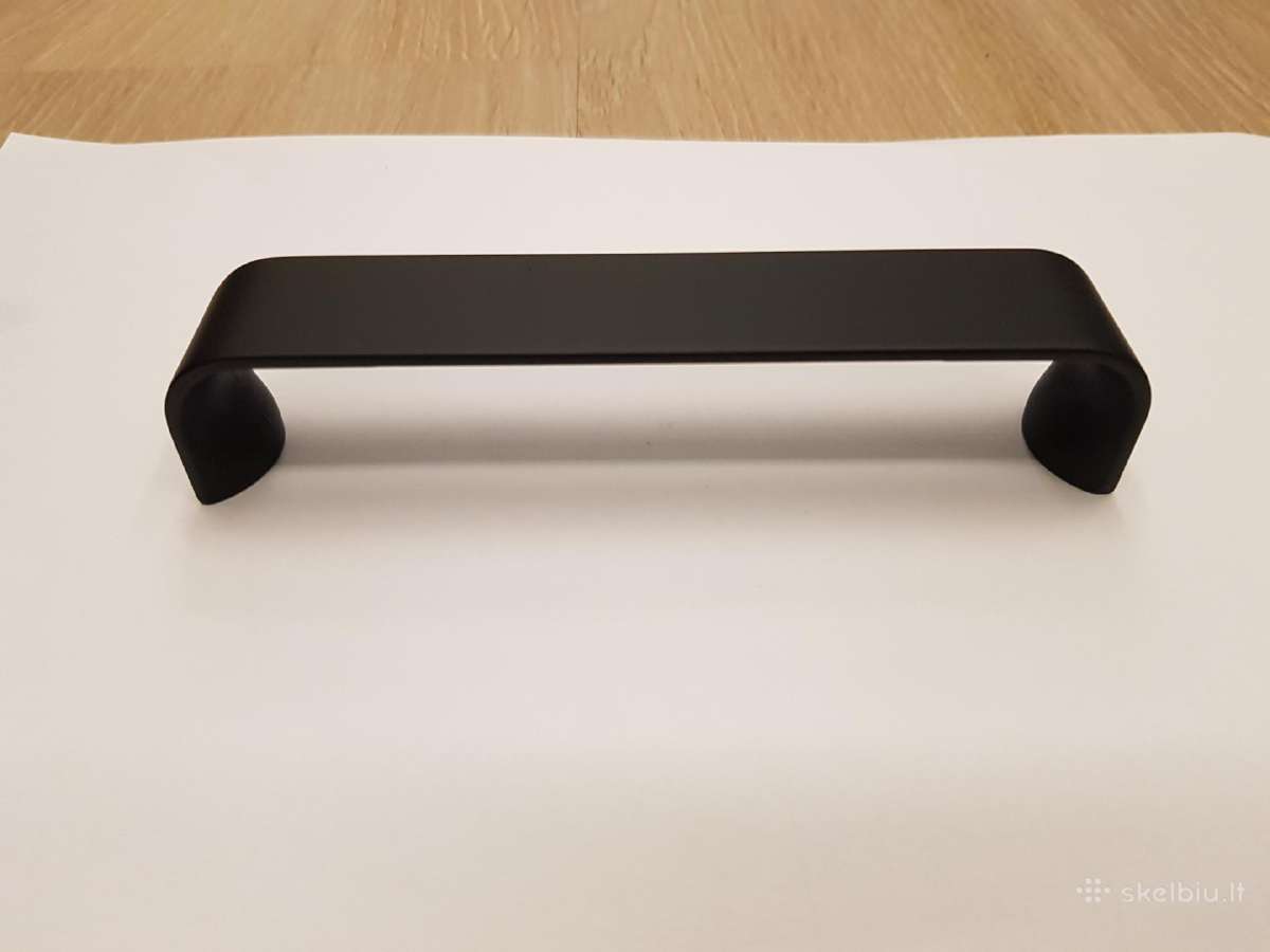 Rankenėlės naujos juodos metal.12,8cm.tarp skylių