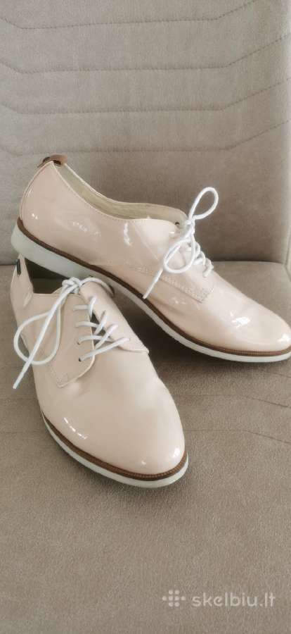 Blizgūs batai