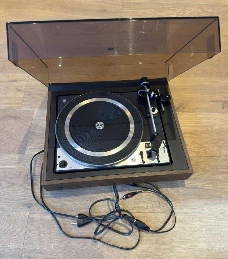 Plokštelių grotuvas Dual 1228