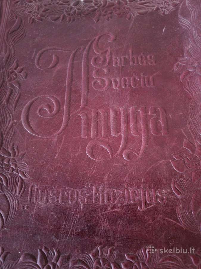"aušros"muziejaus garbės svečių knygos viršelis