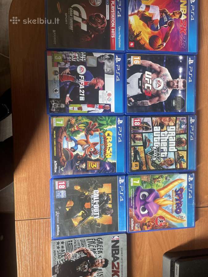 Parduodu ps4 bukle labai gera 9 zaidimai