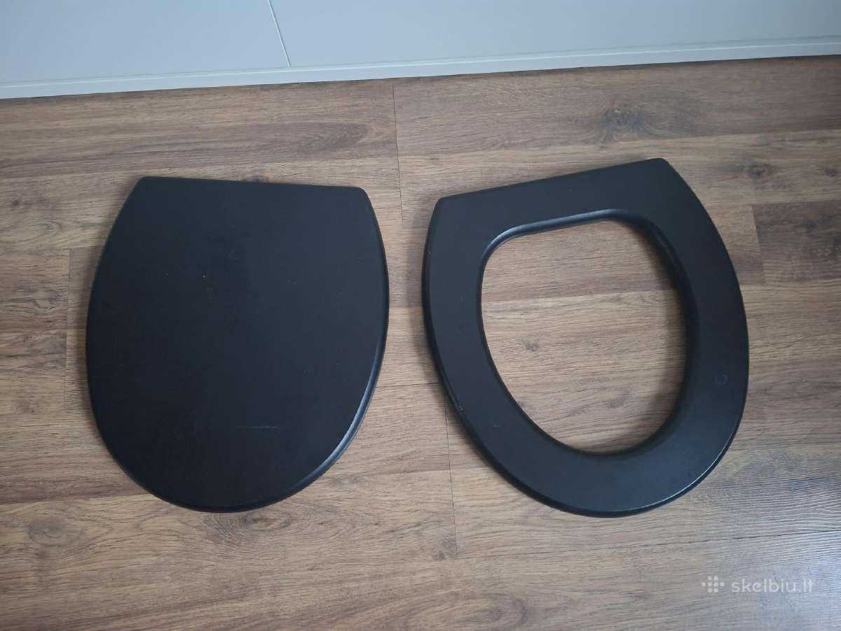 Juodas WC dangtis. Be mechanizmo