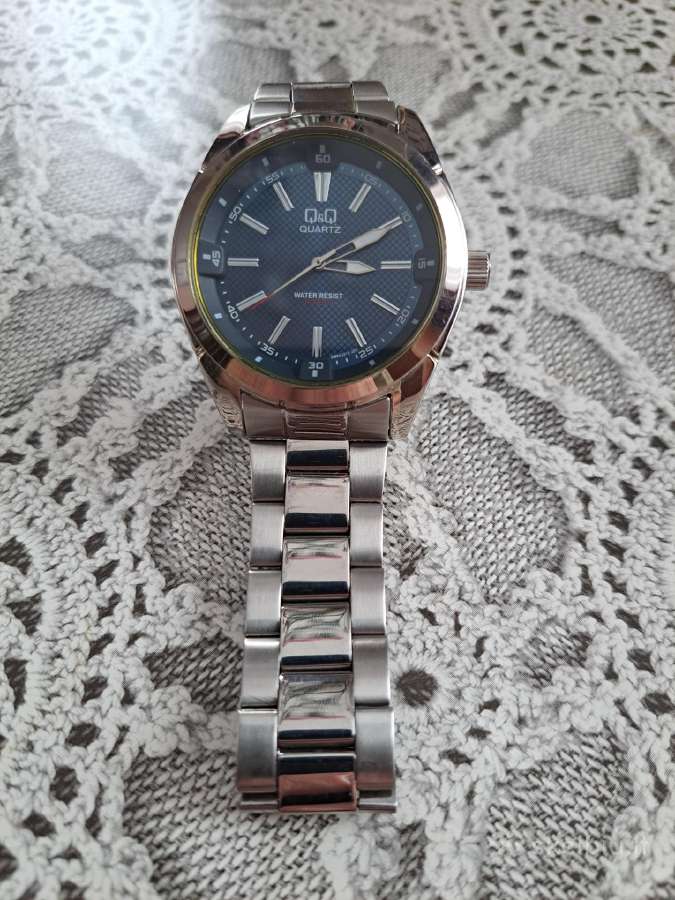Parduodu vyrišką Q&q quartz laikrodį.