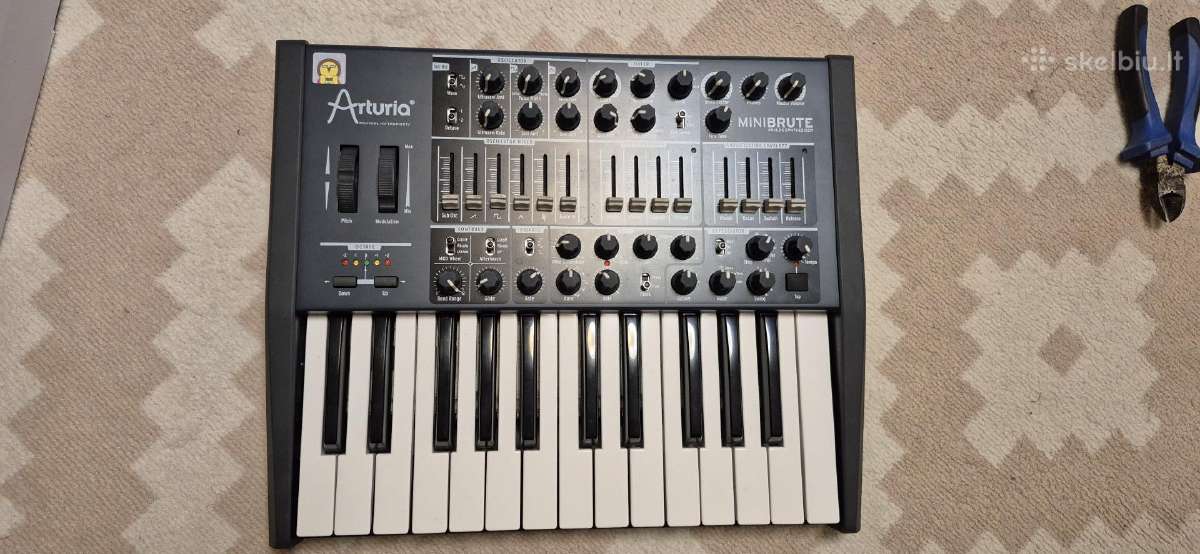 Arturia Minibrute mk1