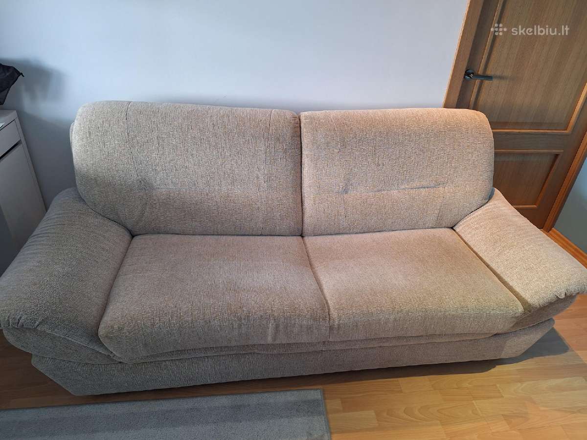 Naudota sofa lova su miegama dalimi.
