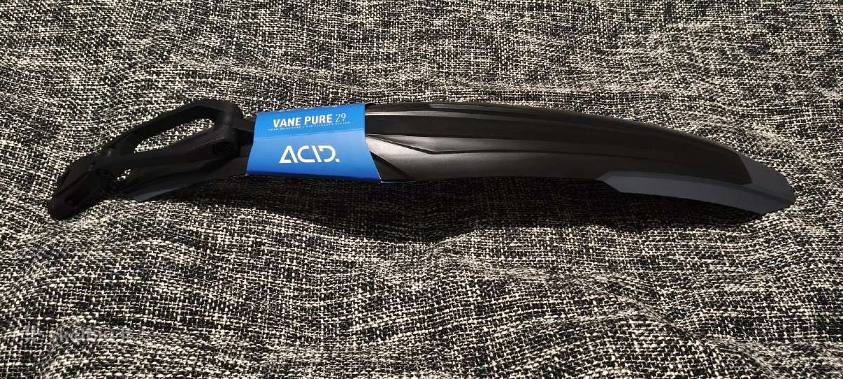 Acid rear mudguard