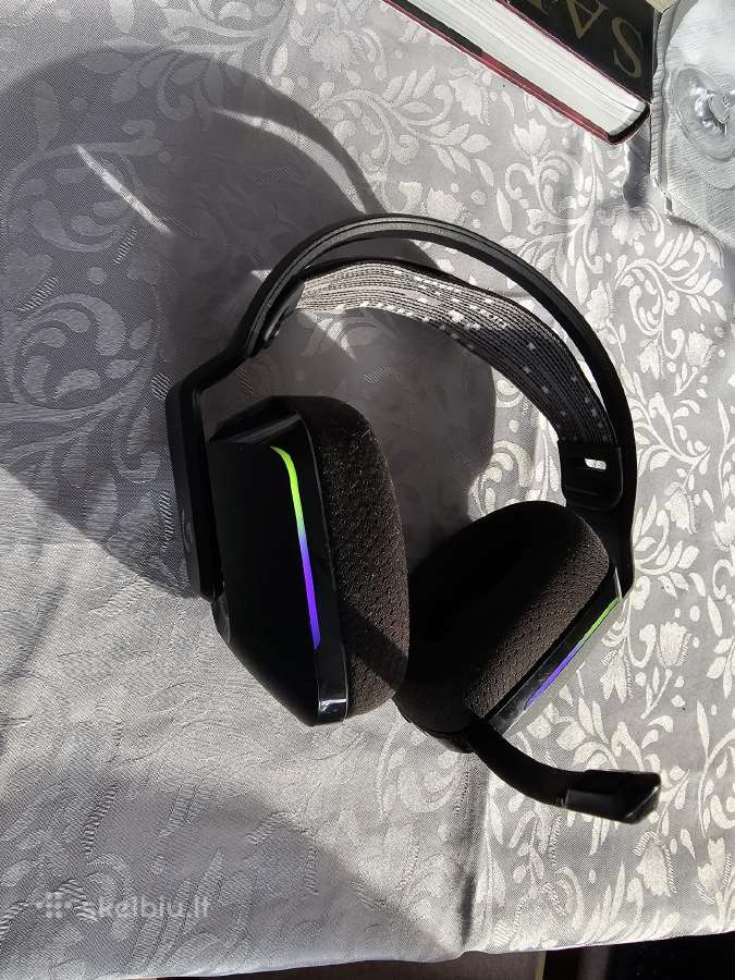 Logitech G733