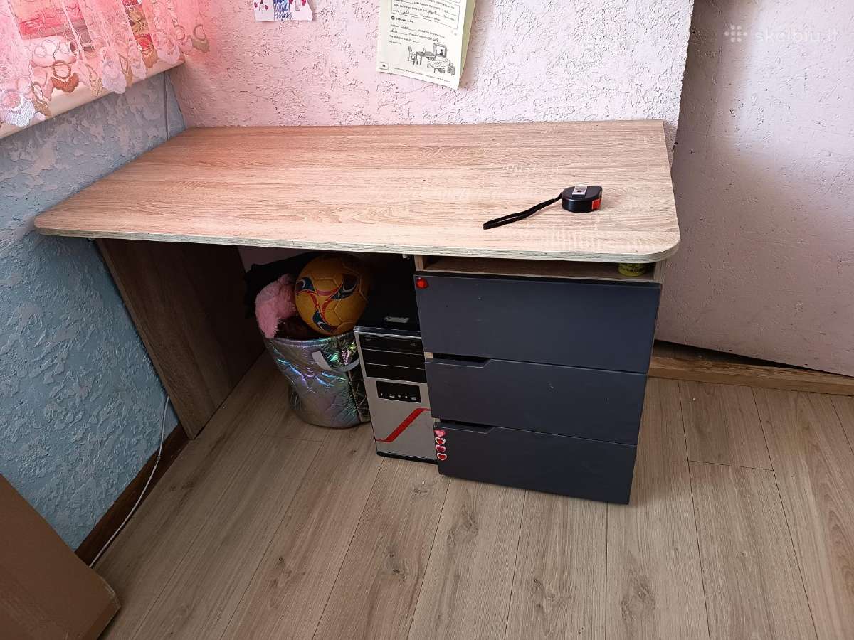 Rašomas stalas